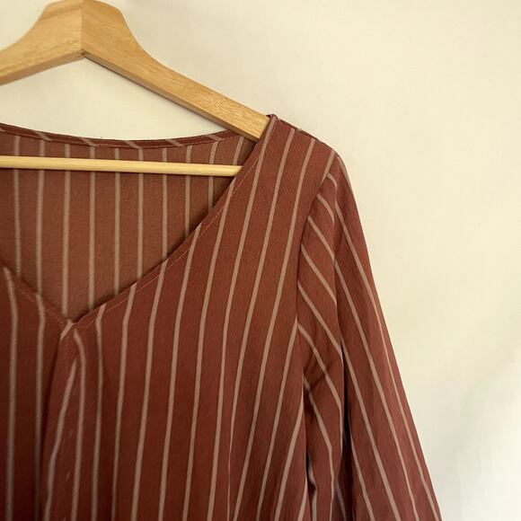 Mauve pink striped v-neck long sleeved blouse flutter sleeves women's size L - Picture 2 of 6